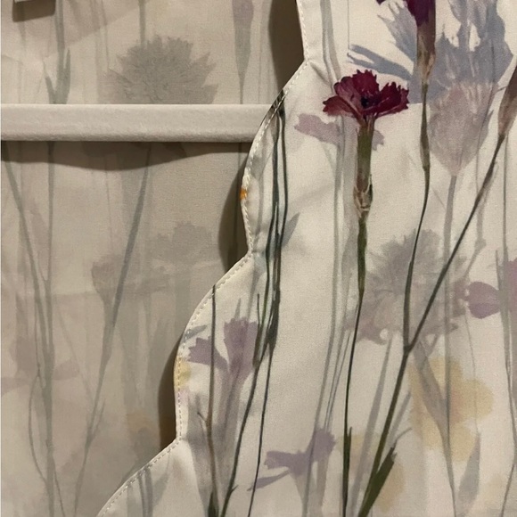 Short sleeve white blouse with wildflower print - Picture 3 of 5